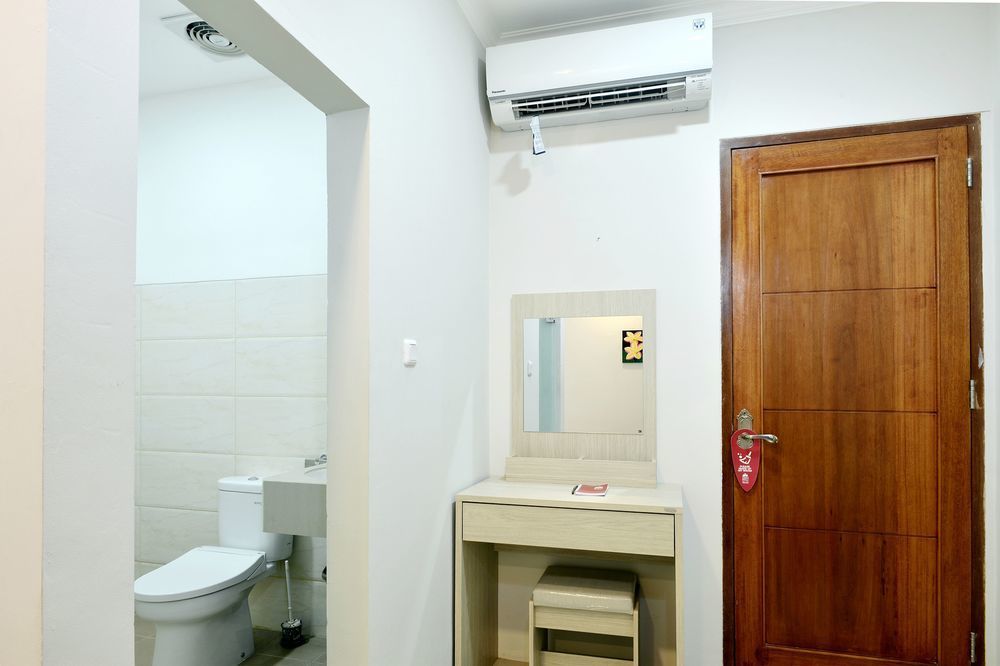 Kemang Eleven Hotel Jakarta Exterior photo